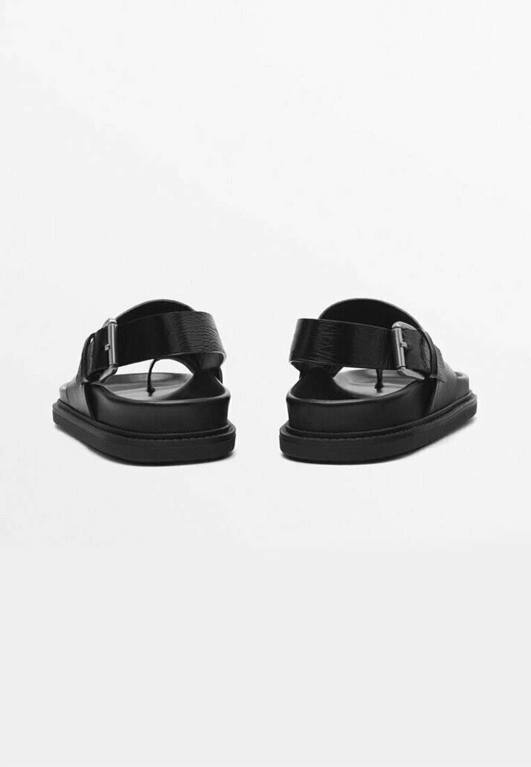 

Шлепанцы ASYMMETRIC FLAT Massimo Dutti, черный