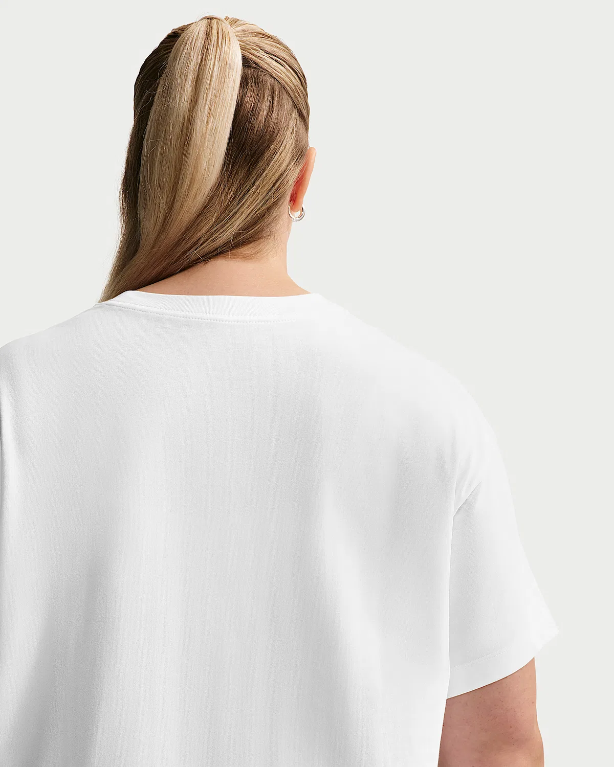 Женская оверсайз футболка с коротким рукавом (плюс сайз) Nike Sportswear Classic, White/Black — фото 2