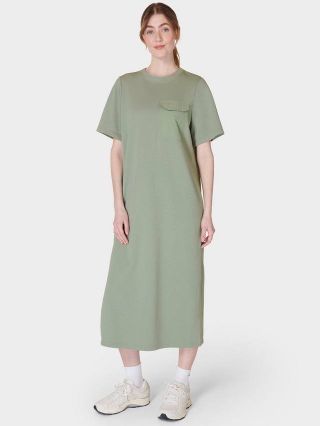 

Наденьте макси-платье с футболкой Sweaty Betty, цвет Savannah Green