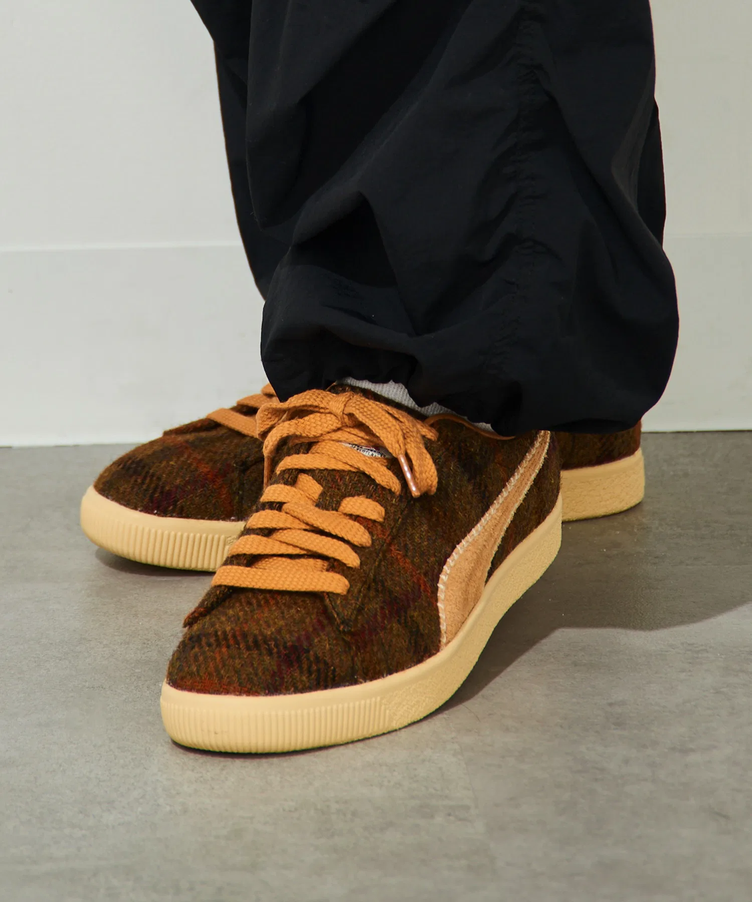 Мужские кроссовки PUMA CLYDE HARRIS TWEED коричневые — фото 2