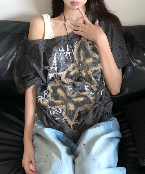 

Футболка с коротким рукавом и асимметричным вырезом, с принтом бабочки REMUR, угольно-серый