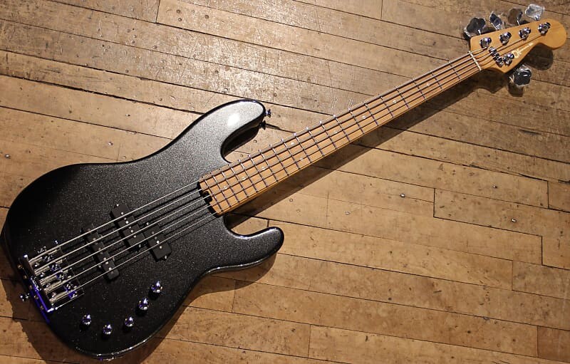 

Басс гитара Charvel Pro-Mod San Dimas PJ Bass V Metallic Black