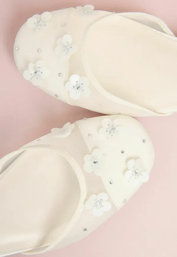 Балетки Lipsy Sequin floral ankle strap, белый — фото 3