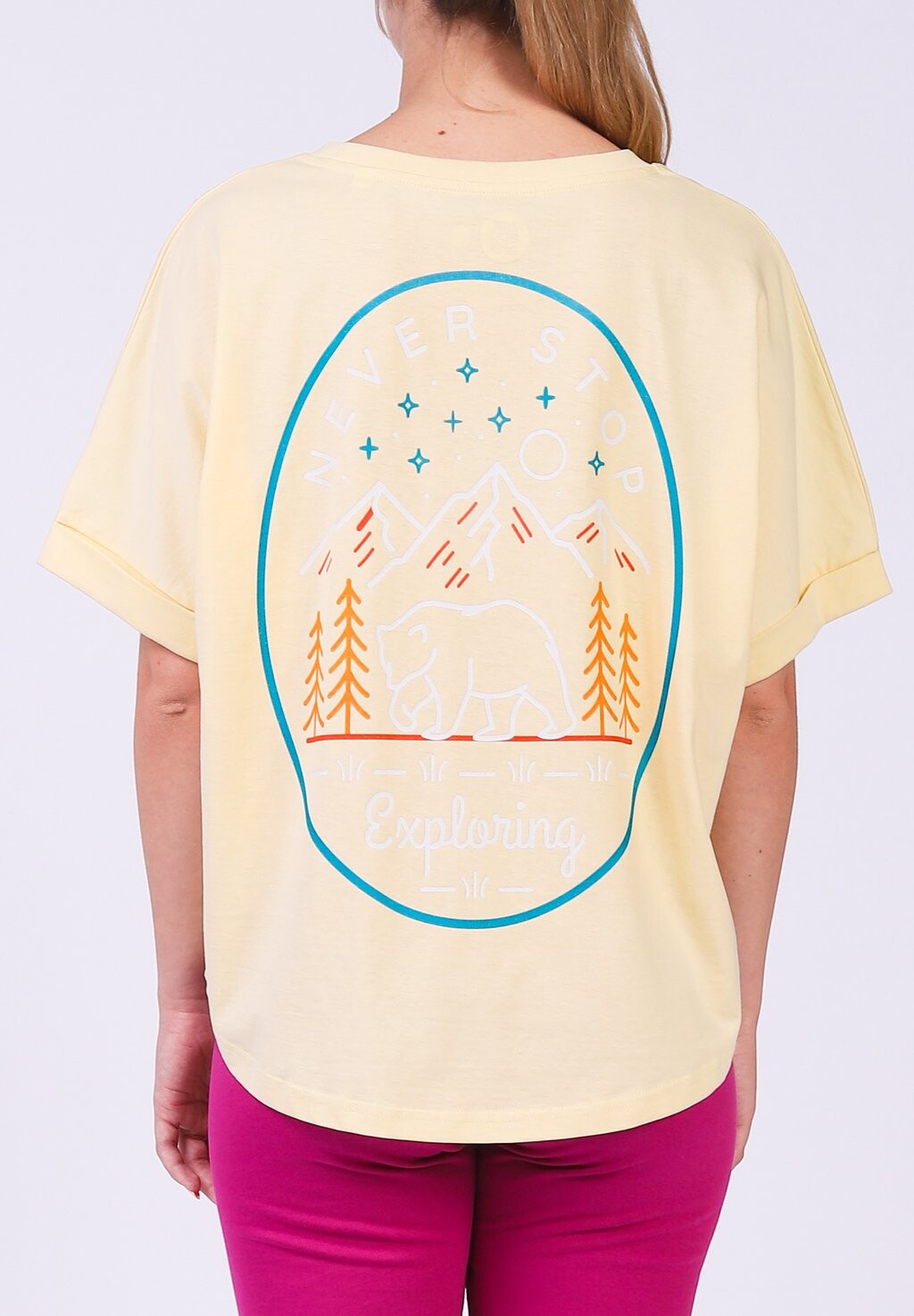 

Футболка с принтом NEVER STOP EXPLORING watapparel, бежевый
