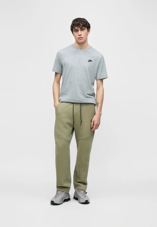 Брюки спортивного костюма серебристо-зеленого/черного цвета Nike Sportswear, Silver-Coloured Sage/Black — фото 3