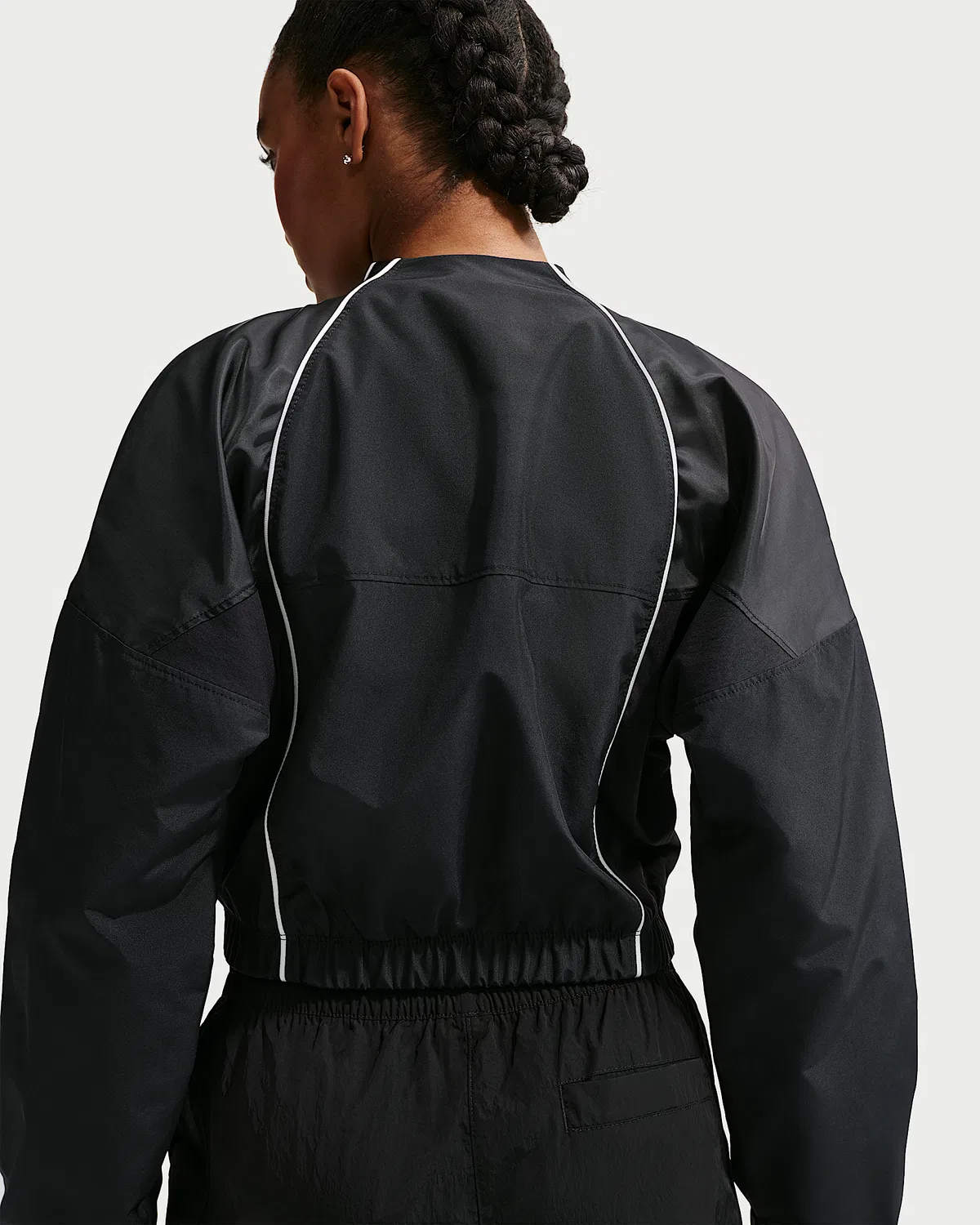 Женская укороченная куртка Nike Sportswear, Black/Black/Black/Sail — фото 2