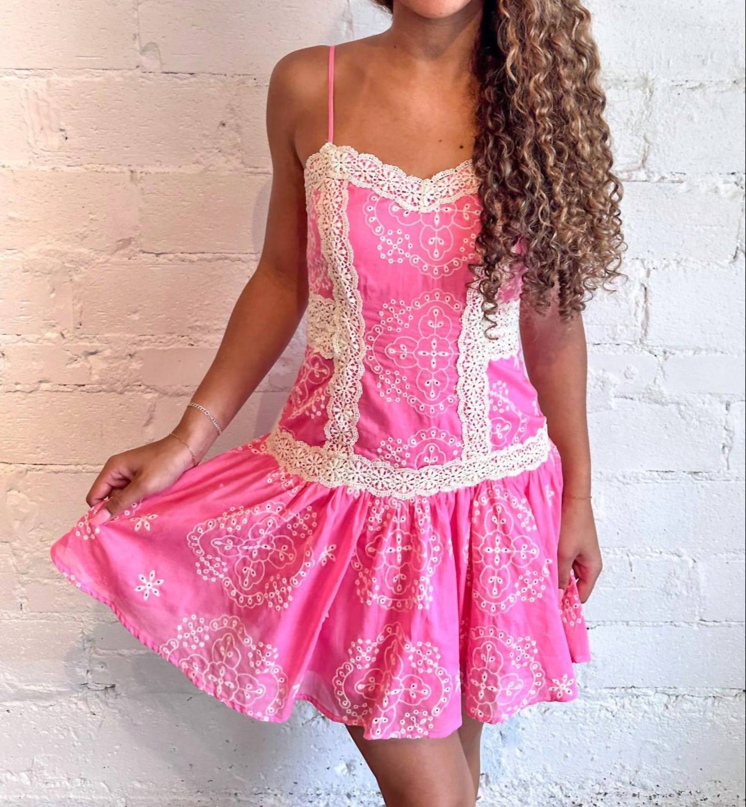 

Летнее платье Fizz в розовом цвете BABY PINK