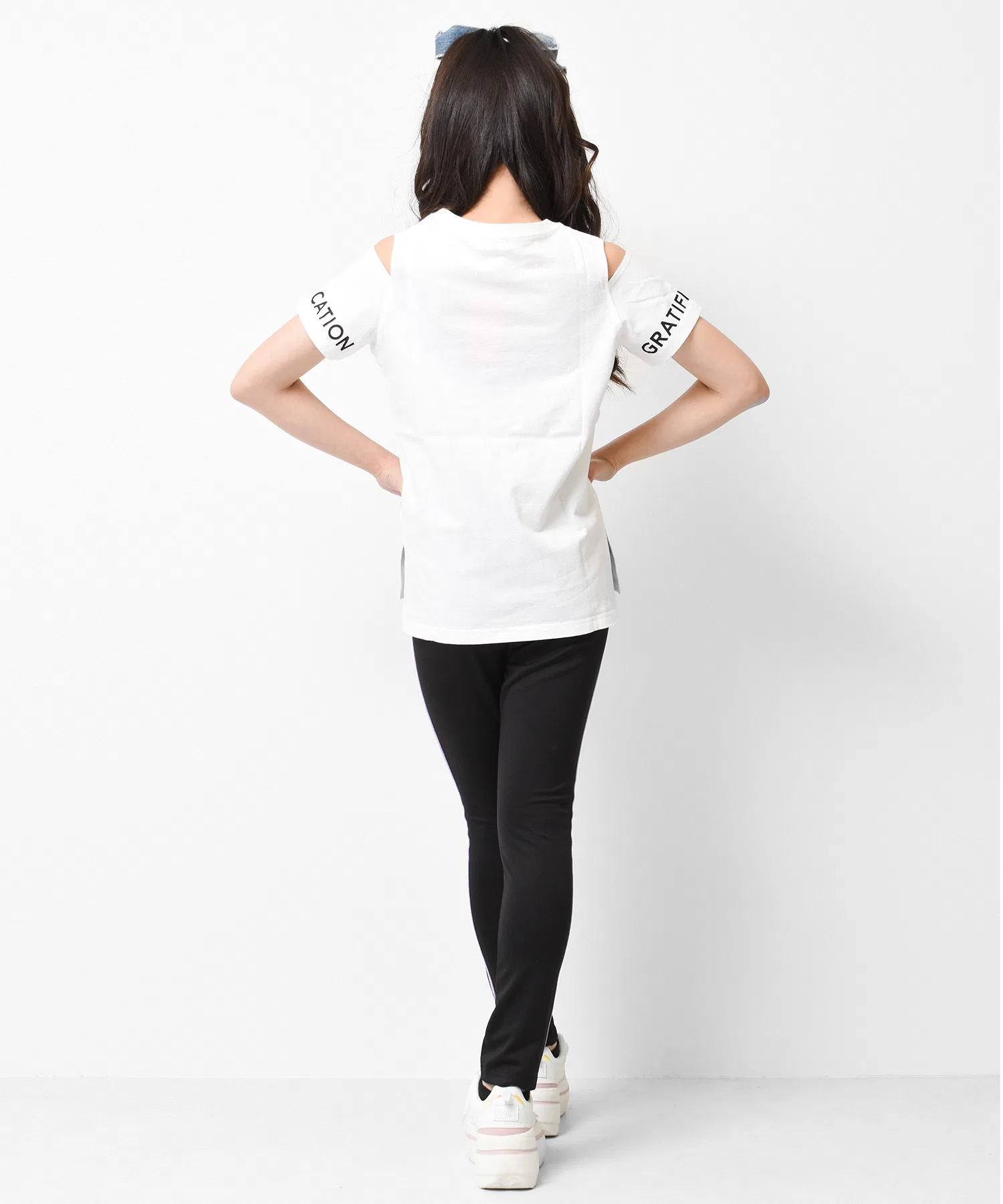 Детская футболка с открытыми плечами RiCO SUCRE с логотипом чёрная — фото 4