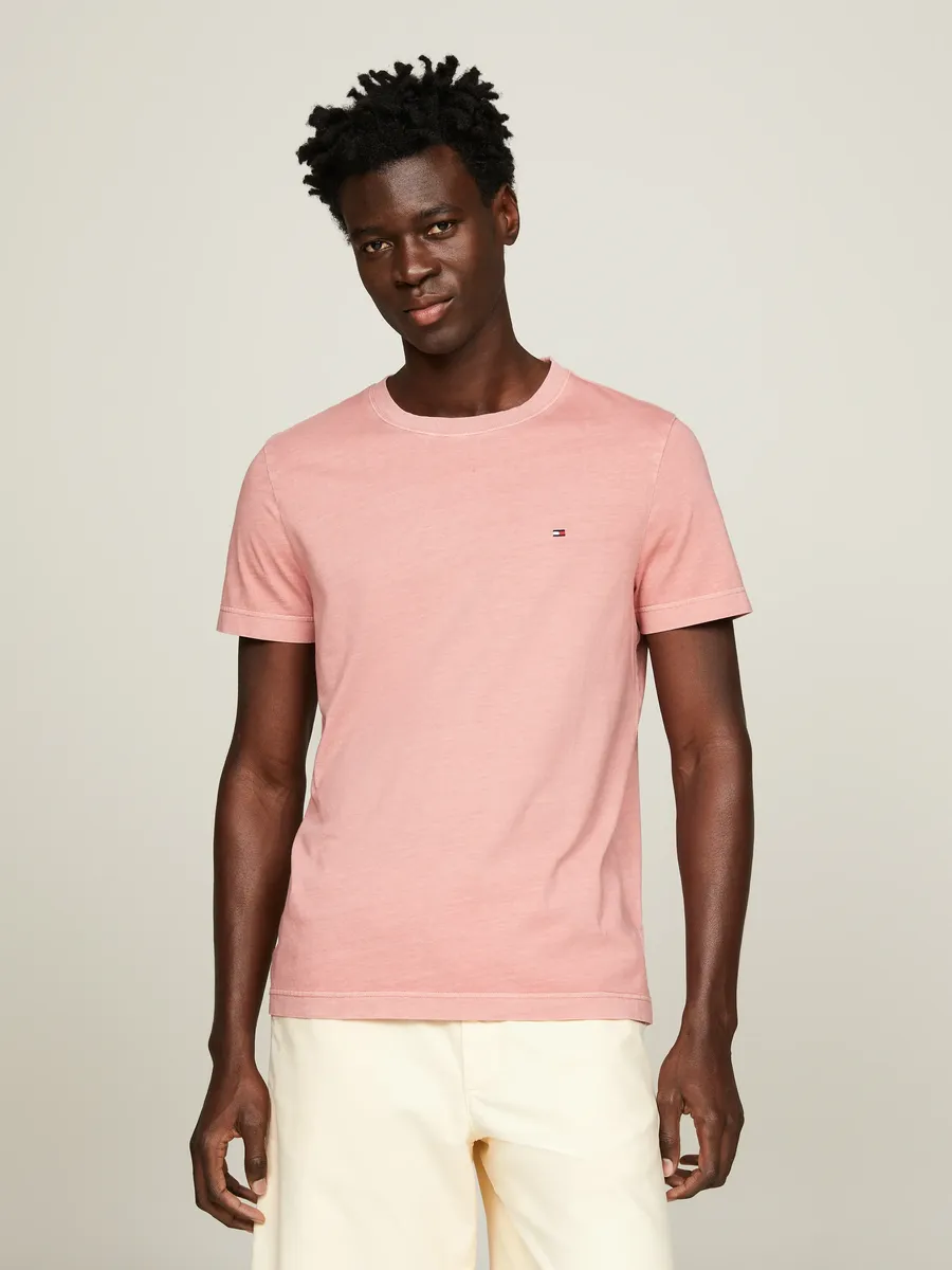 

Футболка Tommy Hilfiger "GARMENT DYE CHEST FLAG TEE", цвет Teaberry Blossom