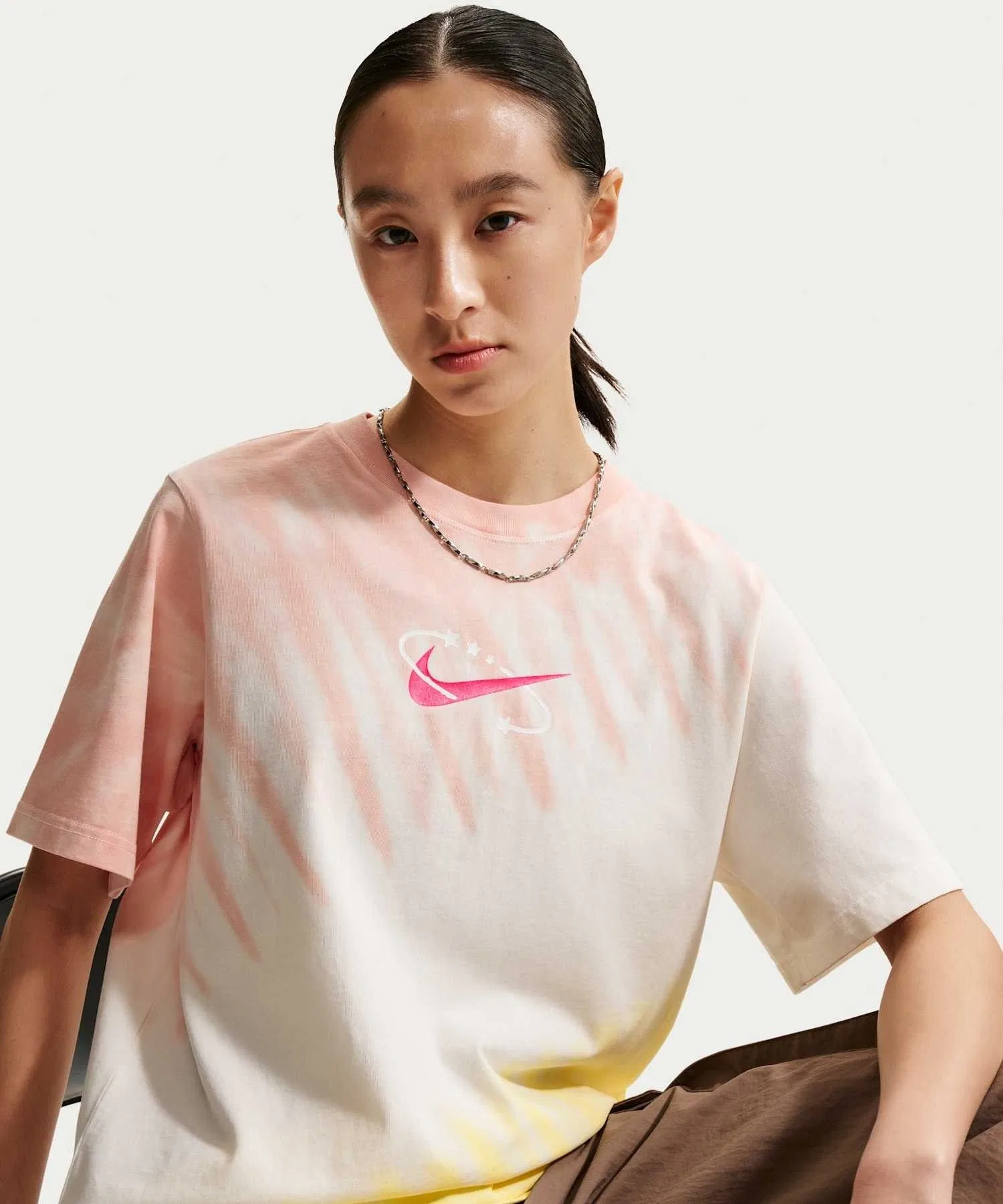 Женская футболка NIKE Sportswear IR7557-378 светло-зелёная — фото 3