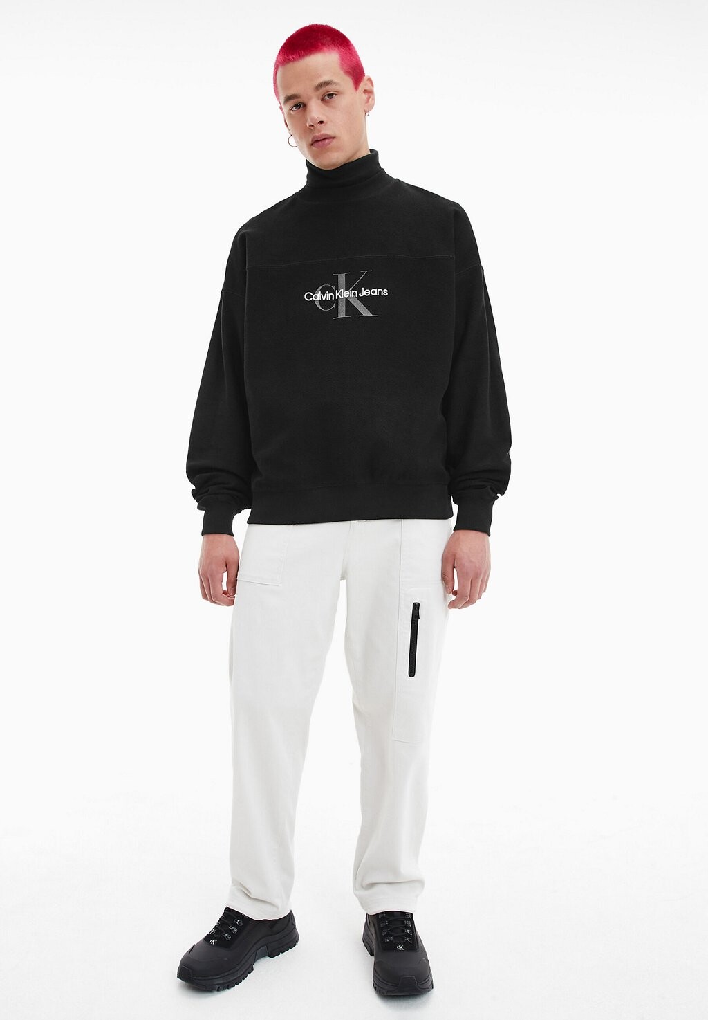 

Джемпер MONOLOGO BADGE Calvin Klein Jeans, черный