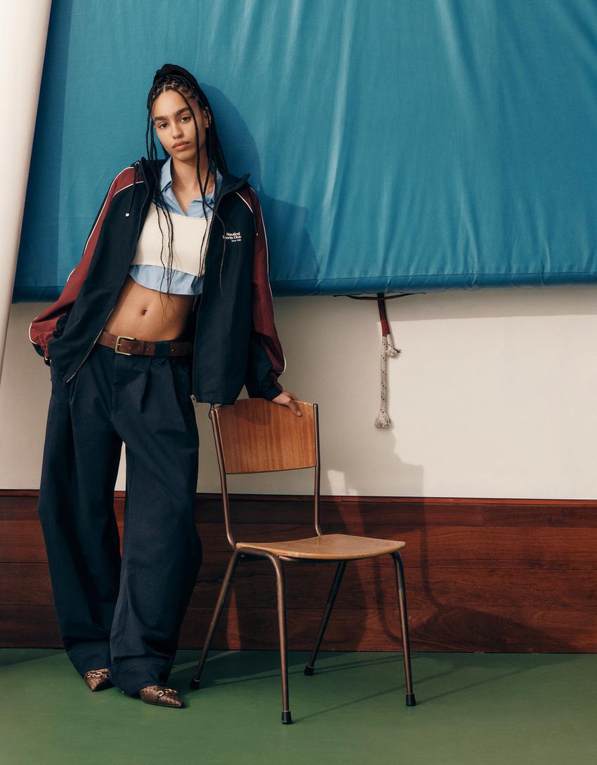 

Техническая спортивная куртка с капюшоном Bershka, синий