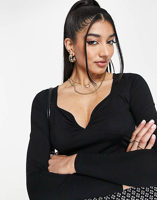 

Черный укороченный топ с длинными рукавами и вырезом в форме сердца Miss Selfridge