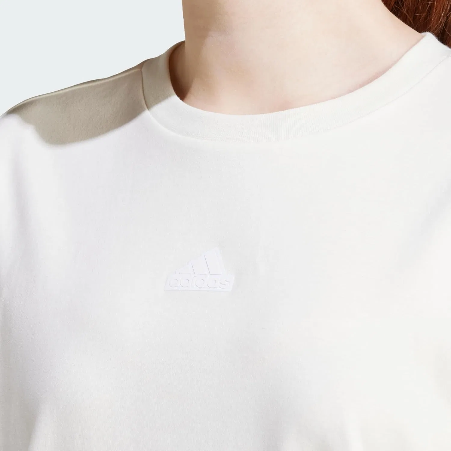 Футболка женская с принтом adidas, офф-вайт