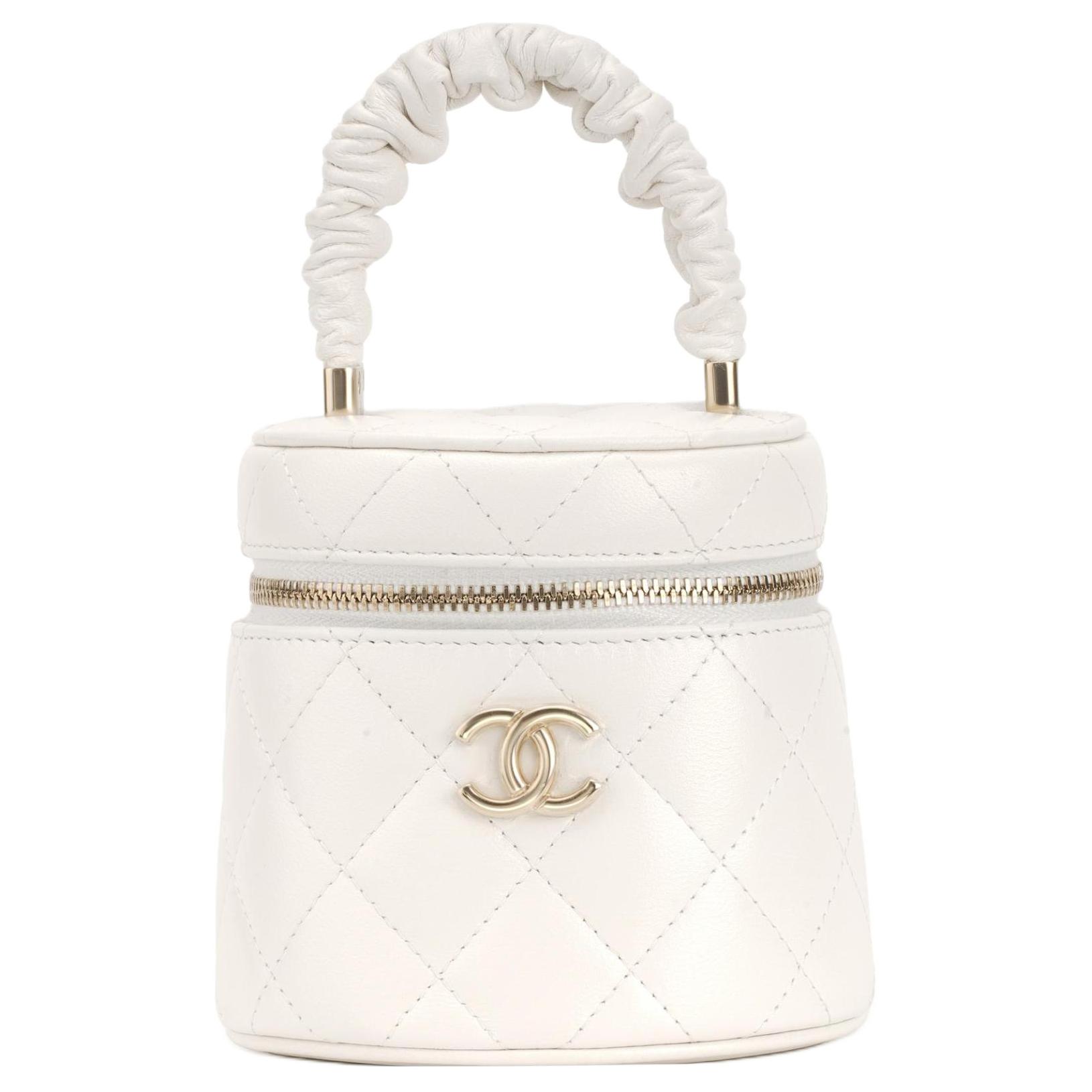 

CHANEL Макияжная сумка из глянцевой кожи ягненка