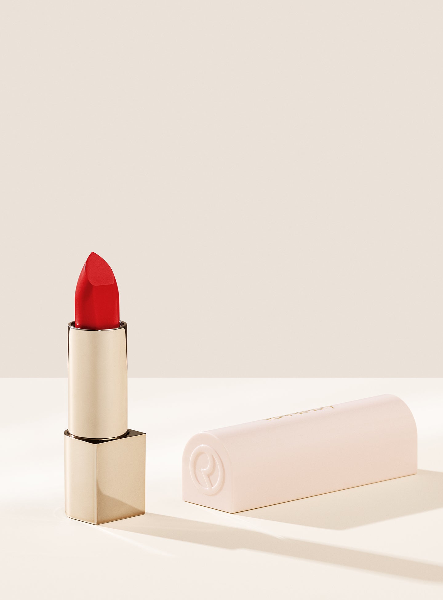 

Матовая помада «Добрые слова» Rare Beauty, цвет devoted/true red, 3.5 гр