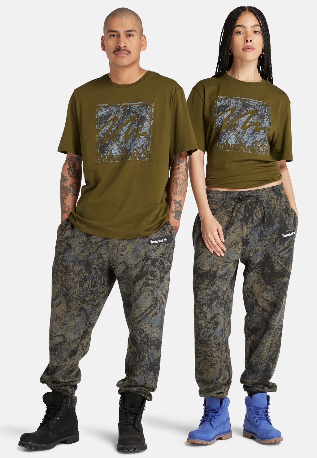 

Футболка с принтом Mountains Camo Printed Stack Logo Timberland, цвет dark olive