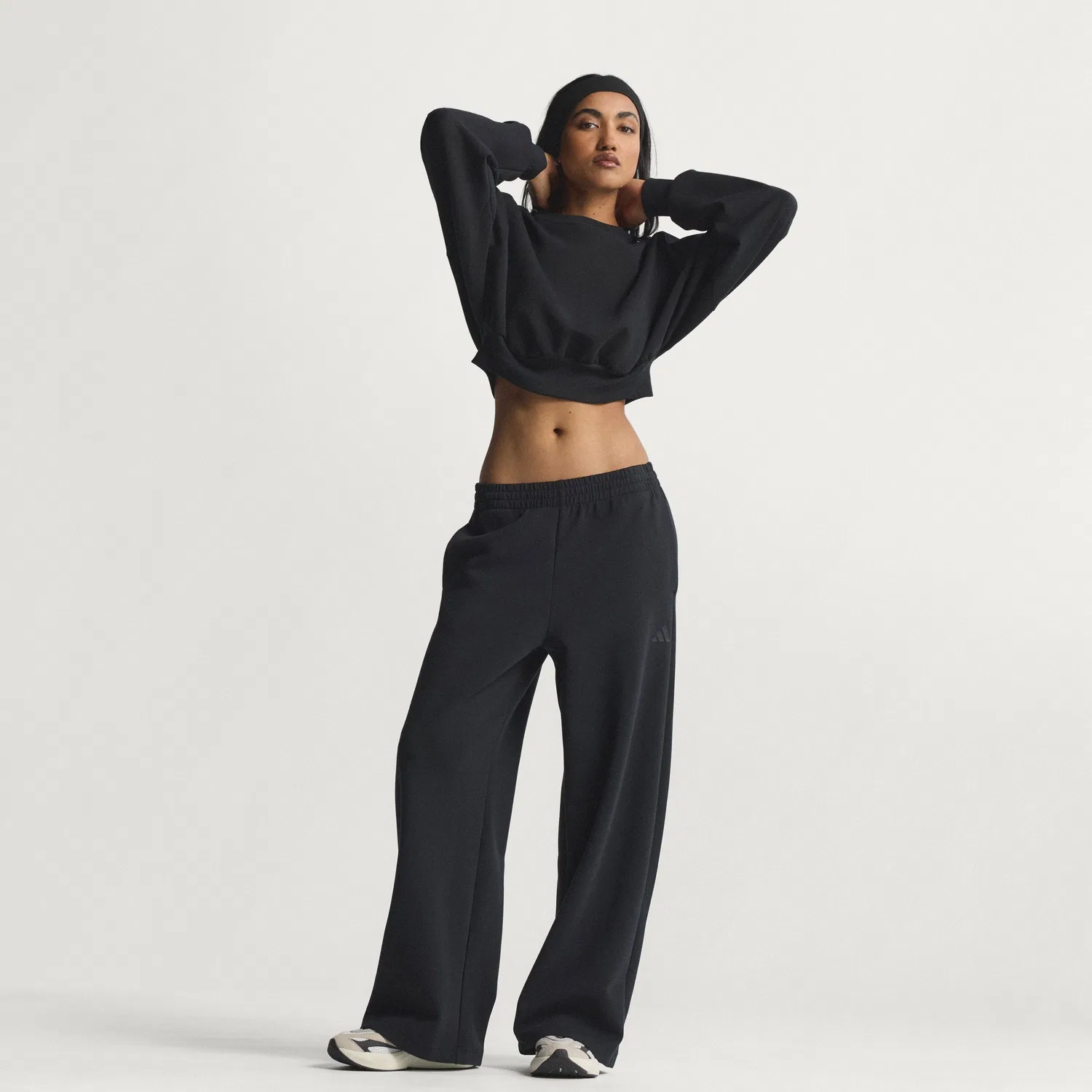 Женские мягкие прямые брюки Luxe чёрные от Adidas