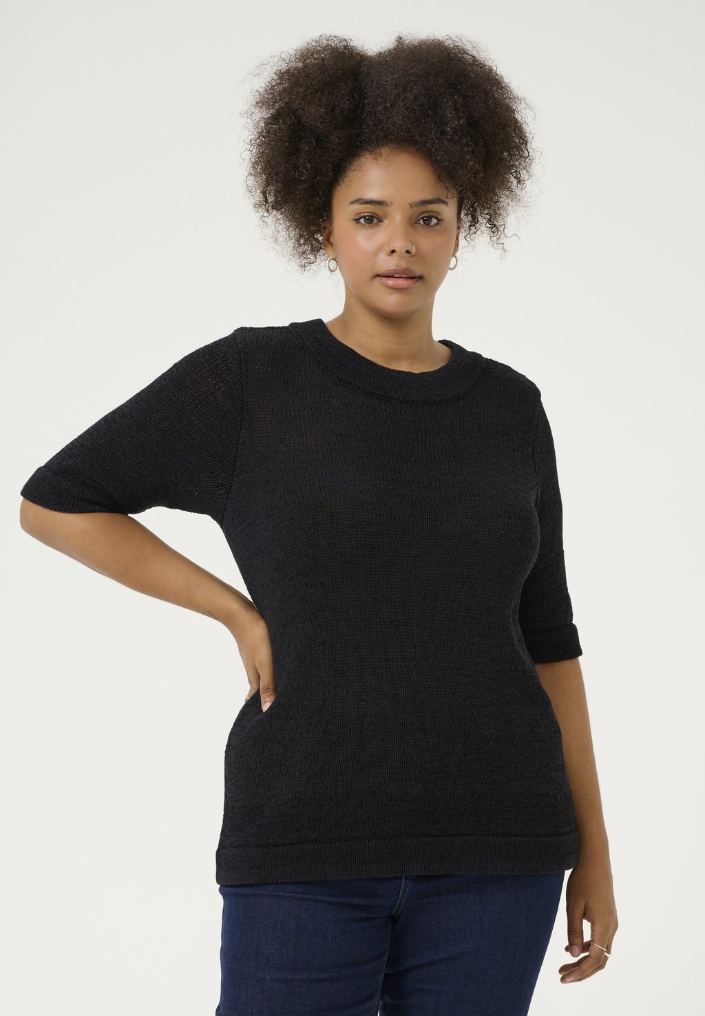 

Базовая футболка EVITA PULLOVER Kaffe Curve, цвет Black Deep