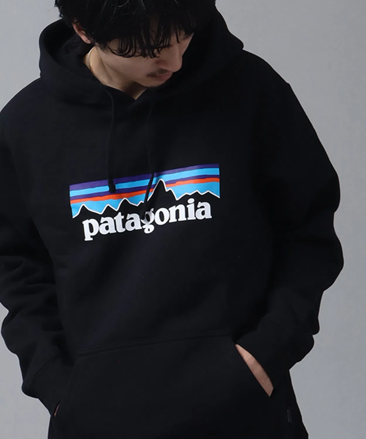 Худи Patagonia P-6 Logo Uprisal Hoody из переработанных материалов, светло-синий — фото 3