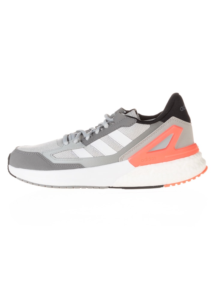 

Беговые кроссовки Adidas