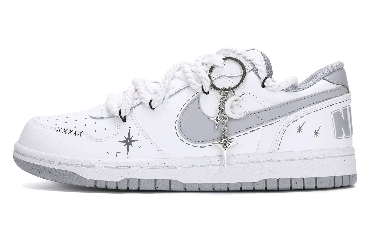 Кроссовки скейтбордические Nike Dunk Low бело-серые