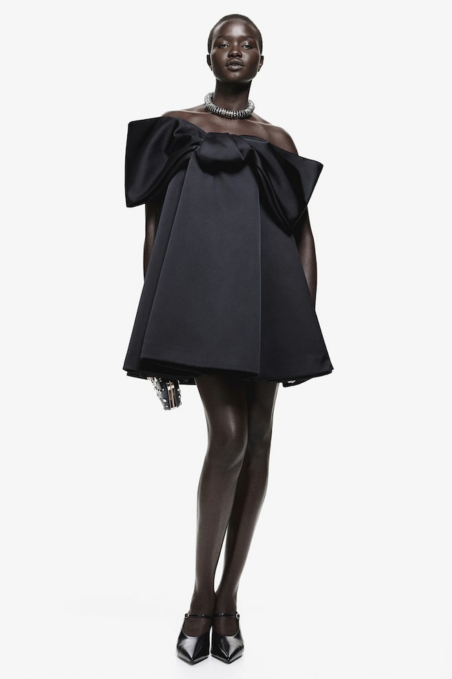 

Атласное мини-платье с бантом H&M, черный