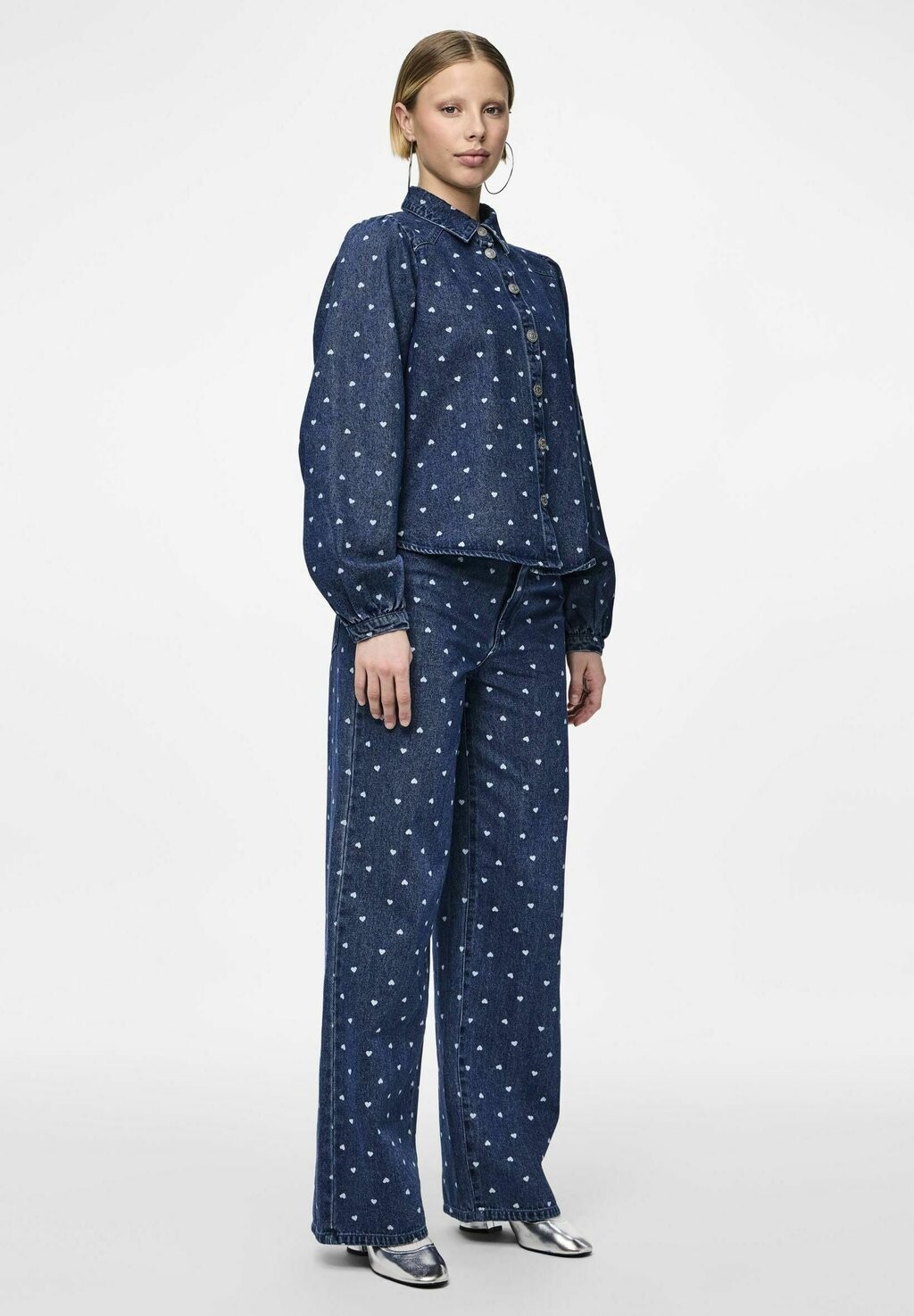 

Рубашка Pieces, цвет Medium Blue Denim