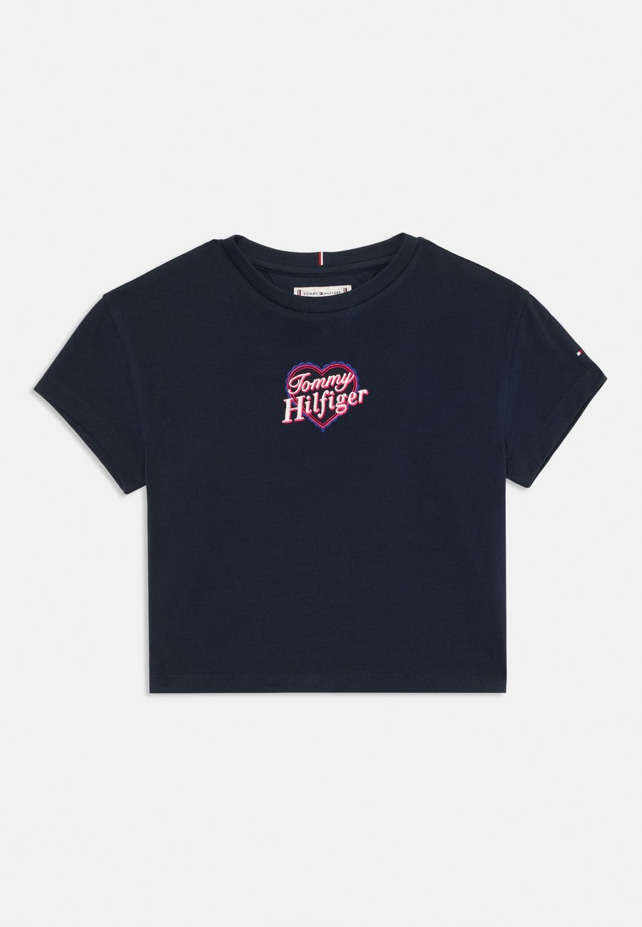 

Футболка Tommy Hilfiger HEART EMBROIDERY LOGO JERSEY T-SHIRT, Dark Night Navy/Dark Blue, Синий, Футболка Tommy Hilfiger HEART EMBROIDERY LOGO JERSEY T-SHIRT, Dark Night Navy/Dark Blue