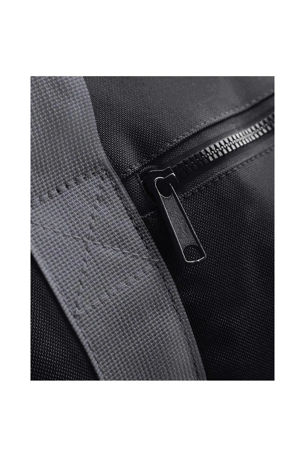 

Обычная университетская бочка/спортивная сумка (20 литров) Bagbase, черный