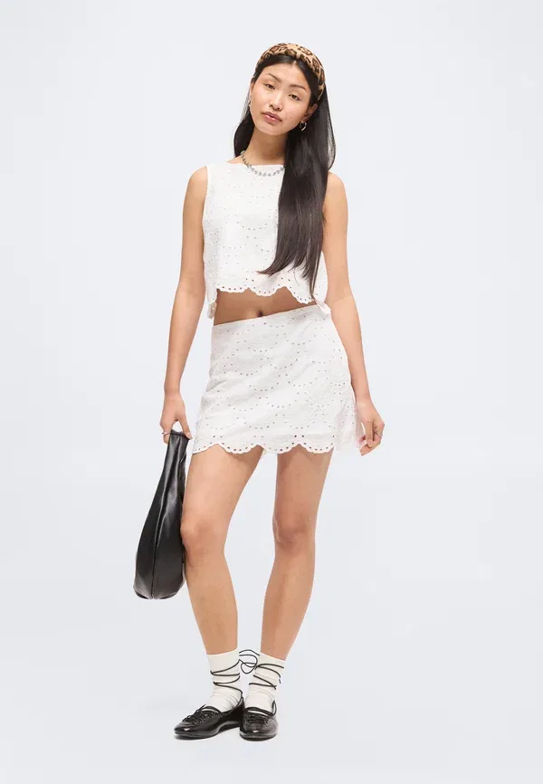 Юбка-шорты Eyelet skort hem skort mini skirt Gap, свежий белый — фото 2