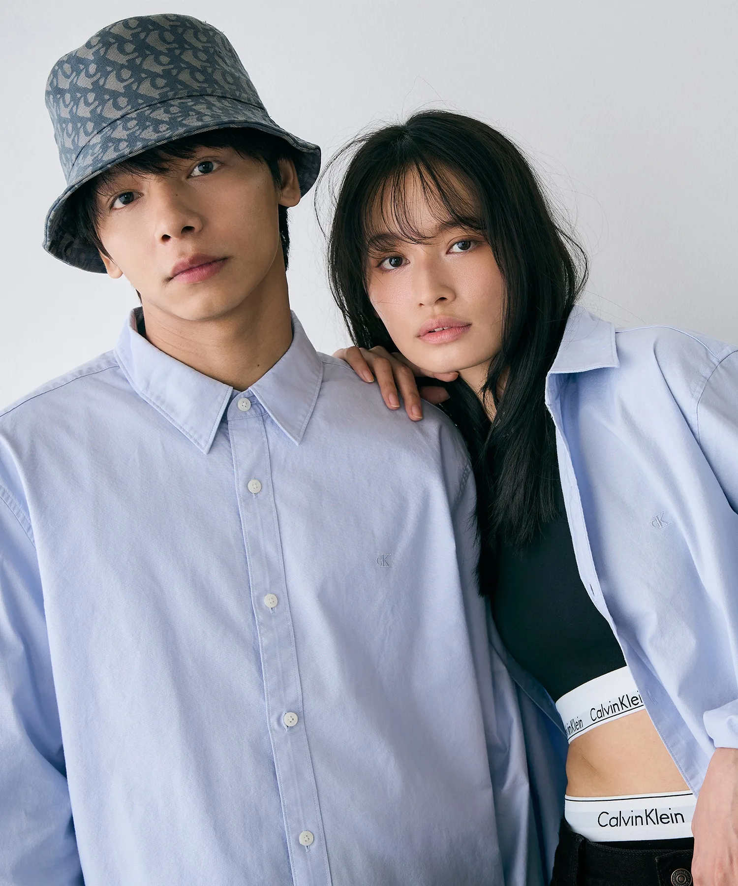Унисекс рубашка Calvin Klein из хлопка, классический крой, синяя — фото 2