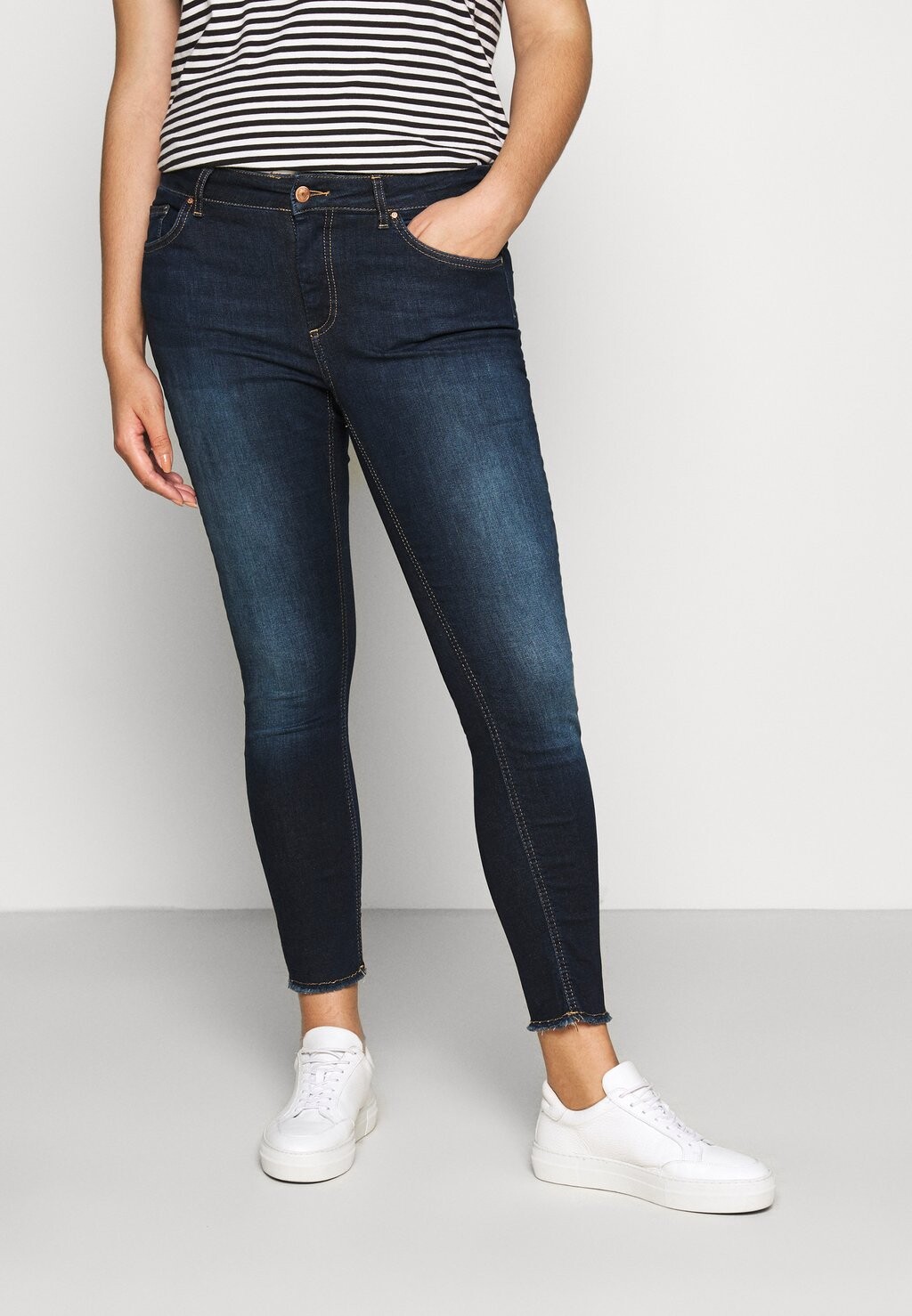 

Джинсы Skinny Fit ONLY Carmakoma, темно-синий