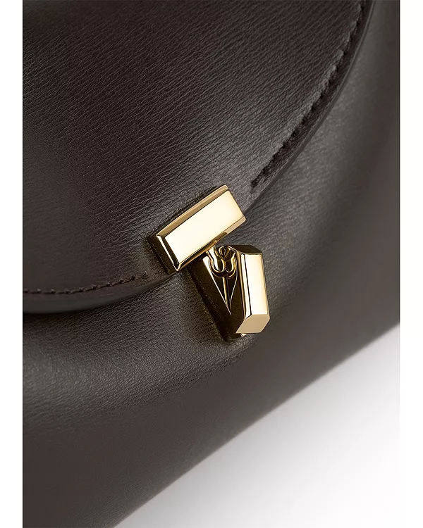 Миниатюрный кожаный клатч с замком T-lock Toteme, черный — фото 3