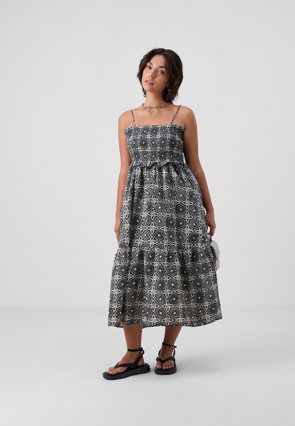 

Повседневное платье ONLMILEY STRAP SMOCK MIDI DRESS ONLY Petite, черный