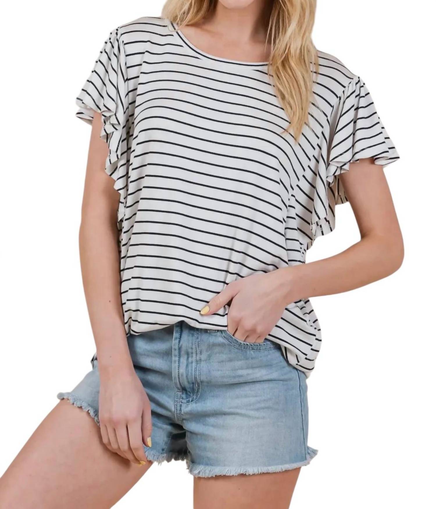 

Полосатый топ с оборками на рукавах в белом/черном цвете BOMBOM