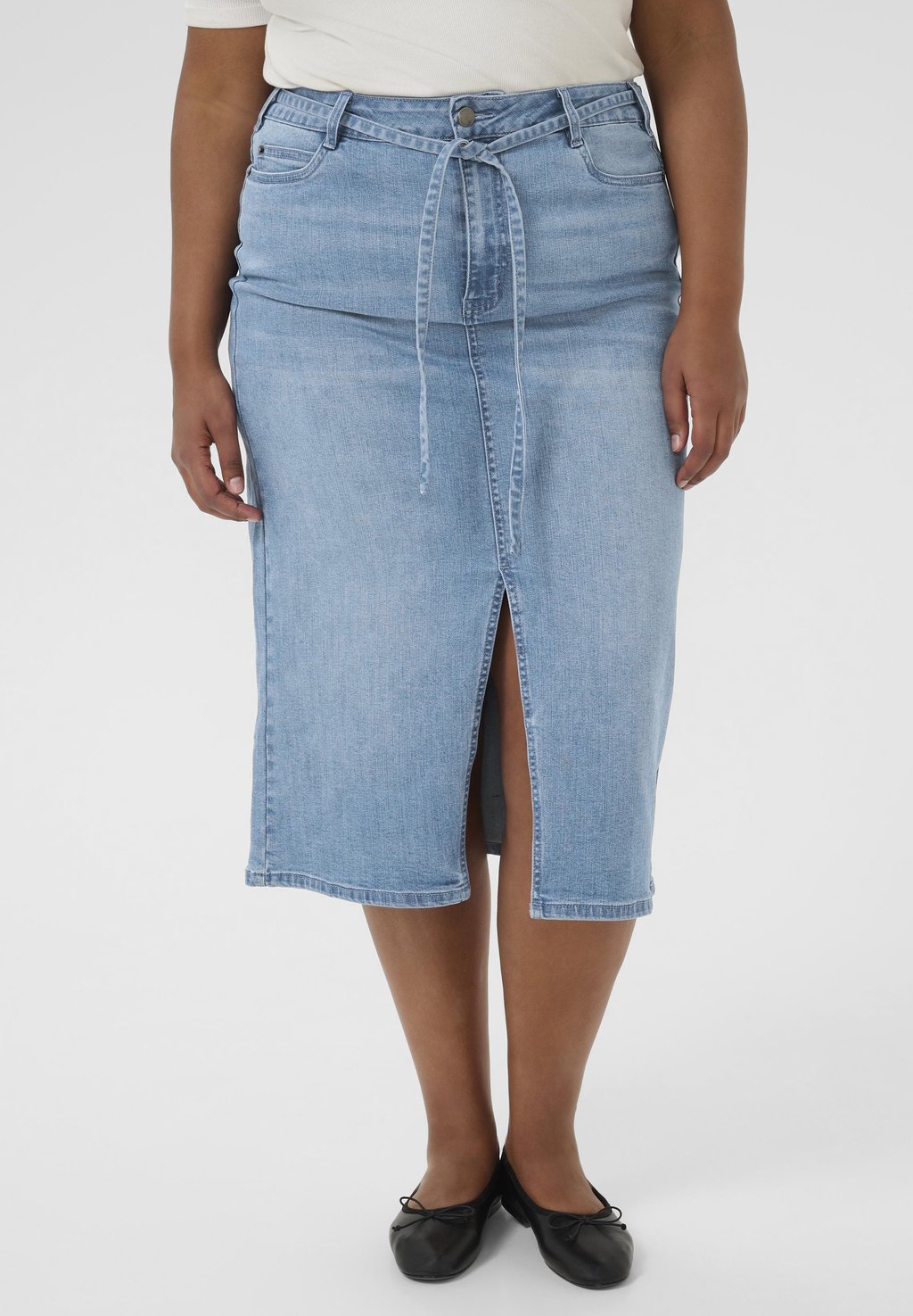 

Джинсовая юбка KCZARAH - Pencil skirt Kaffe Curve, цвет Light Blue Denim