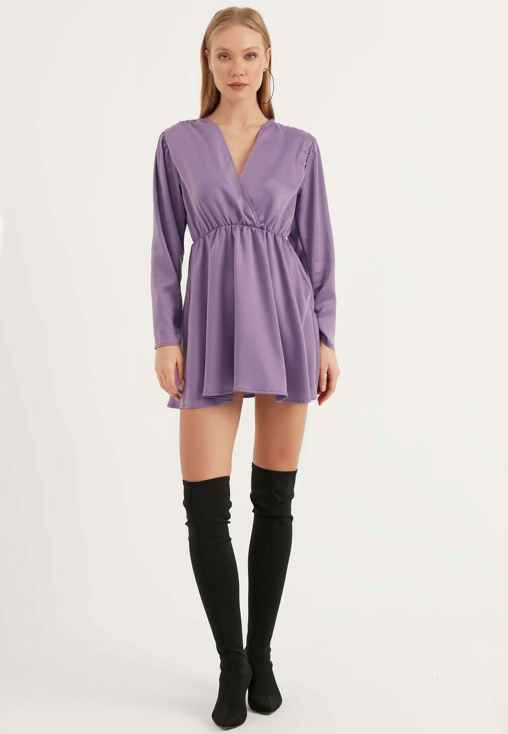 

Повседневное платье V-neck Satin Dress Herita, цвет purple