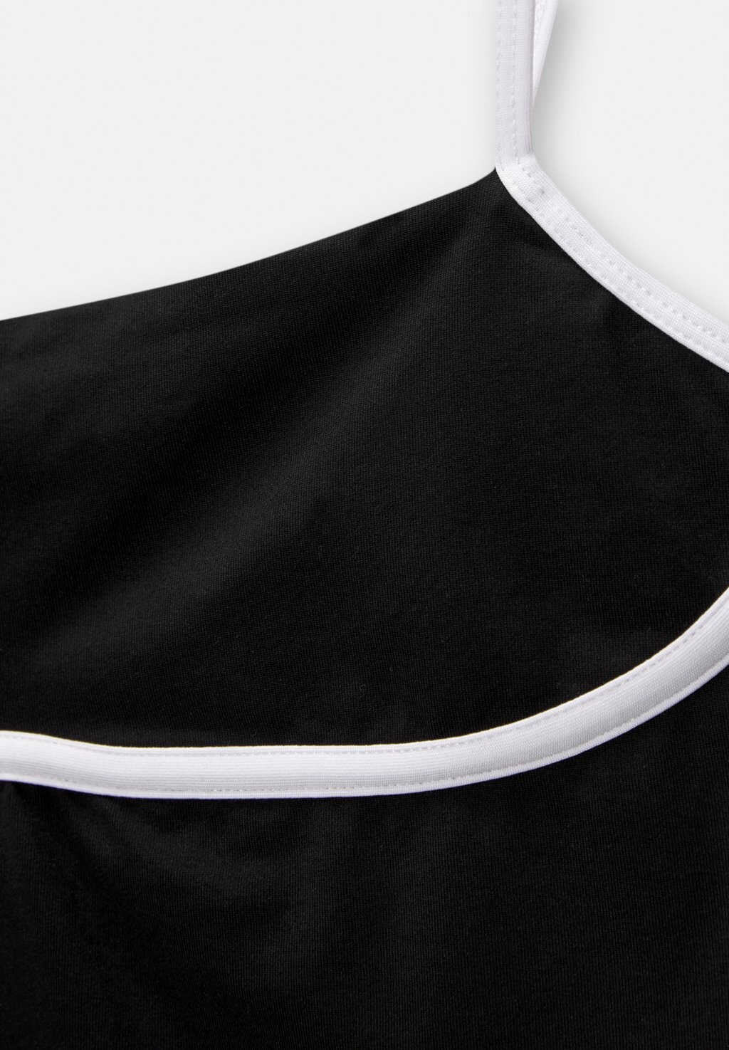 

Топ STRAPPY WITH CONTRAST TRIM PULL&BEAR, черный