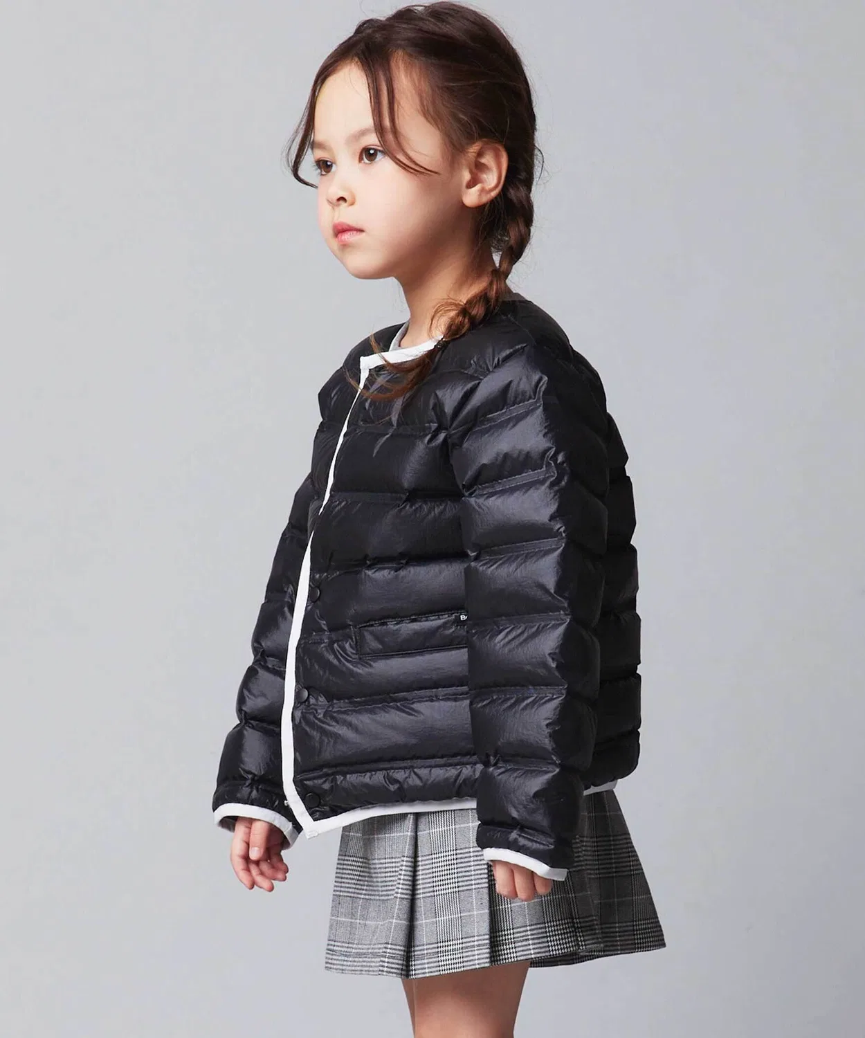 Пуховик лёгкий тафта с брендом BeBe, бежевый — фото 4