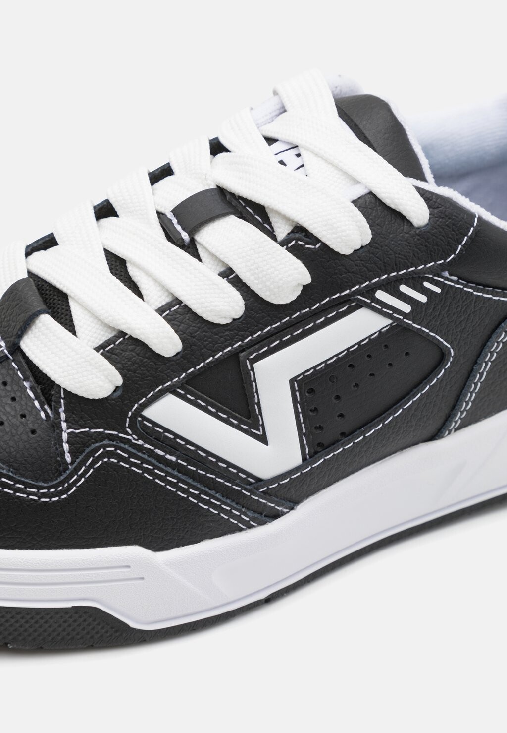 

Кроссовки на шнуровке UPLAND UNISEX Vans, черный