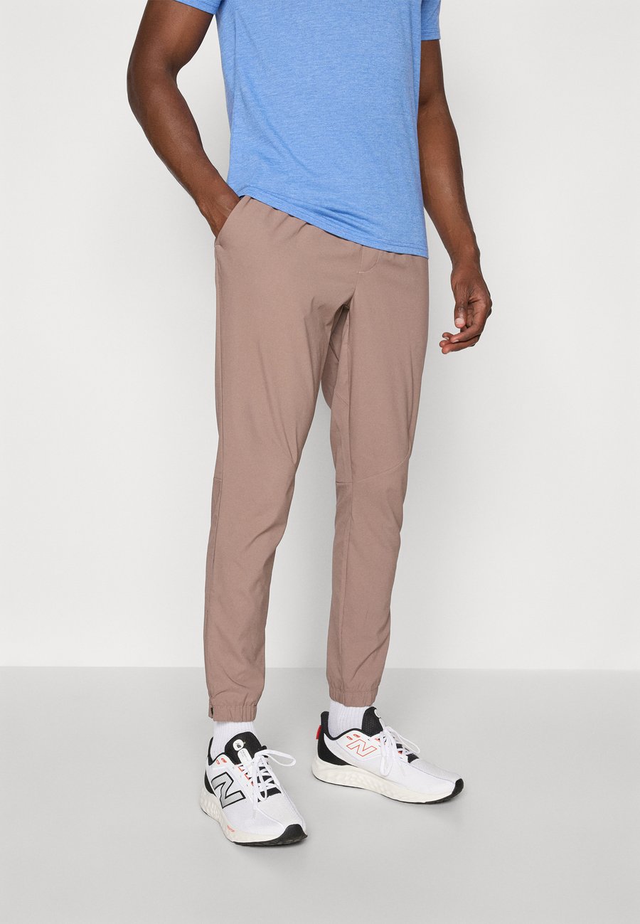 

Спортивный костюм New Balance AC JOGGER, Brown