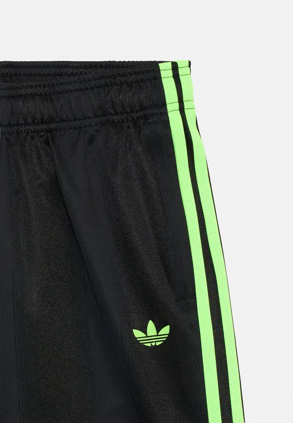 Шорты унисекс Adidas Originals, Black/Signal Green — фото 3