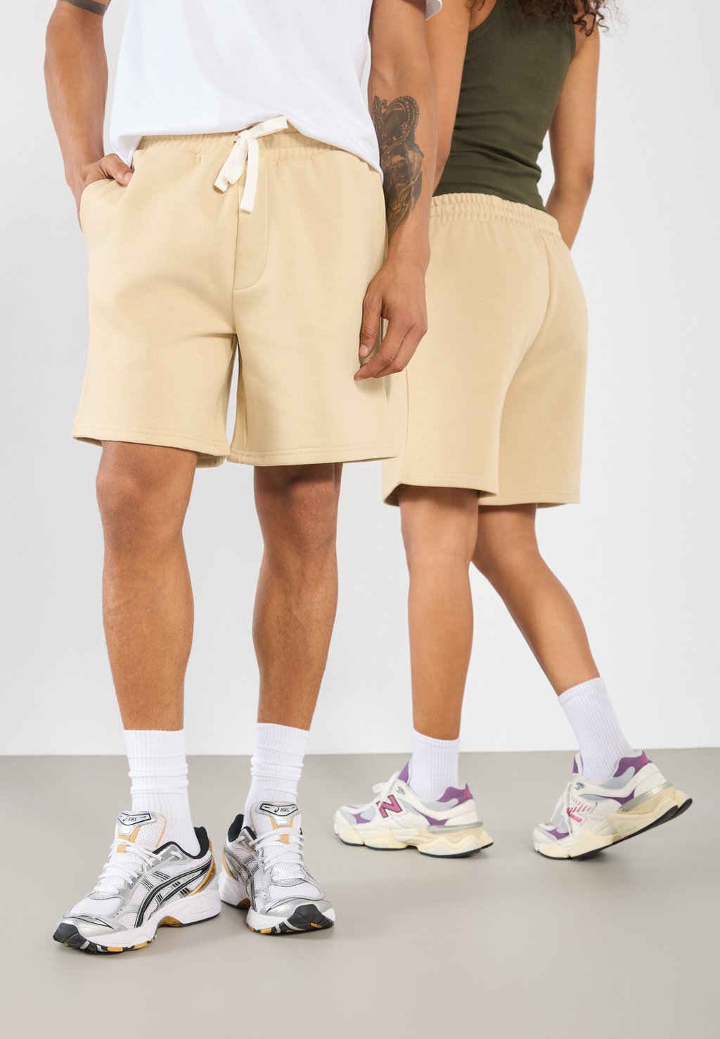 

Шорты UNISEX - Tracksuit bottoms YOURTURN by Zalando, бежевый