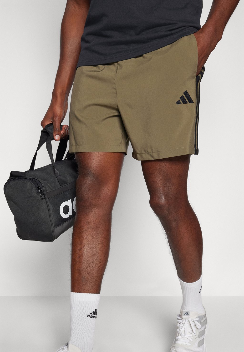 Спортивные шорты CHELSEA adidas Sportswear, оливковый — фото 4