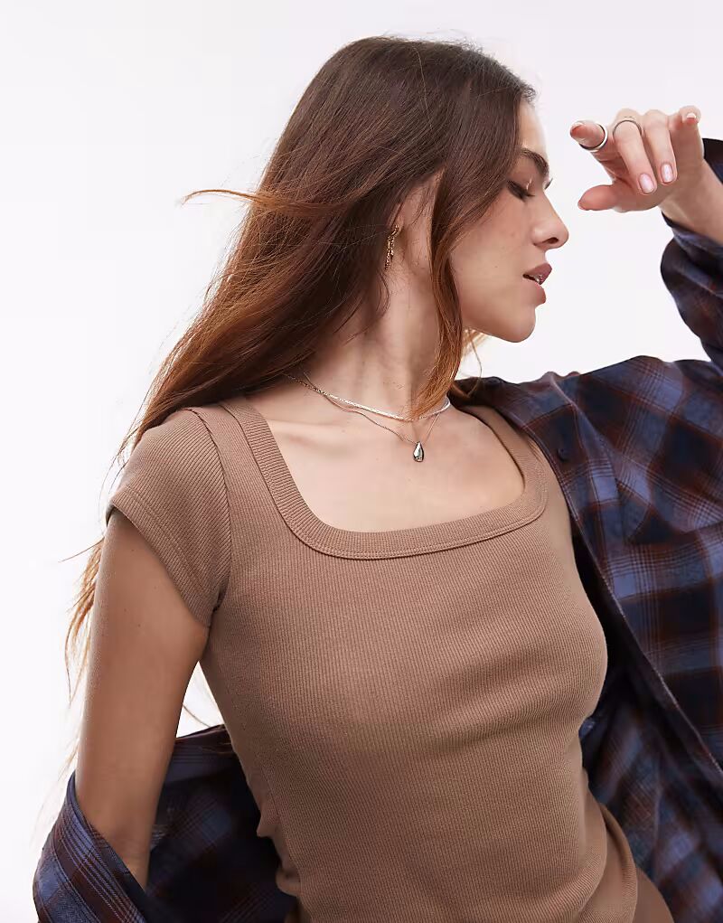 

Футболка Topshop с квадратным вырезом и рукавами-крылышками цвета помадки коричневого цвета