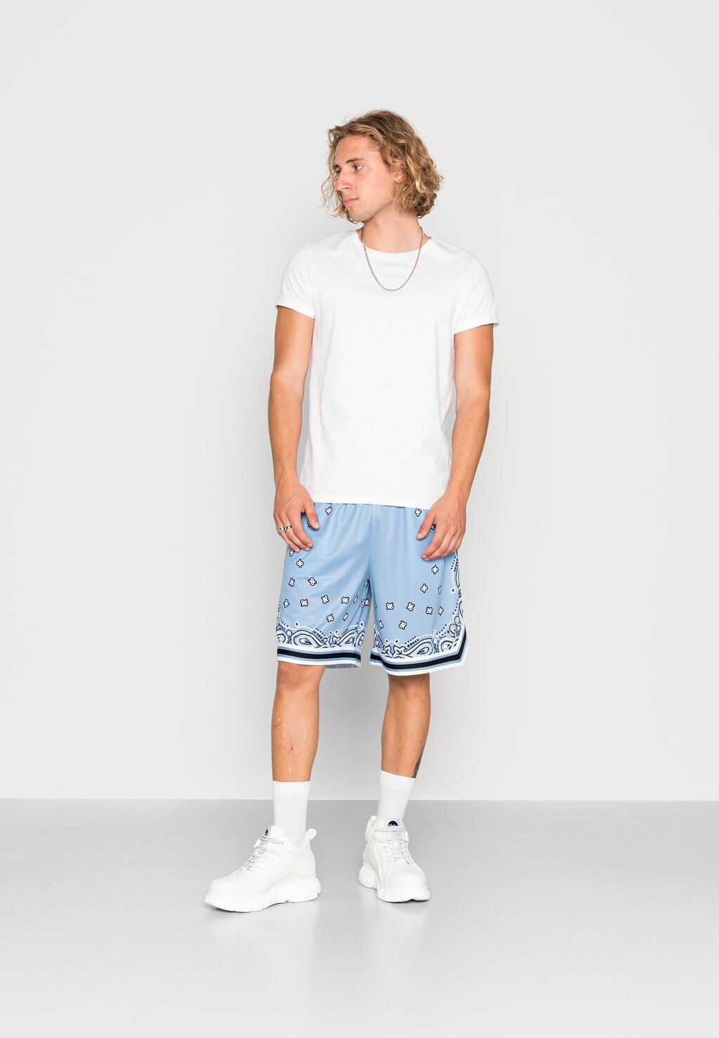 

Шорты SERIF PAISLEY UNISEX Karl Kani, цвет blue