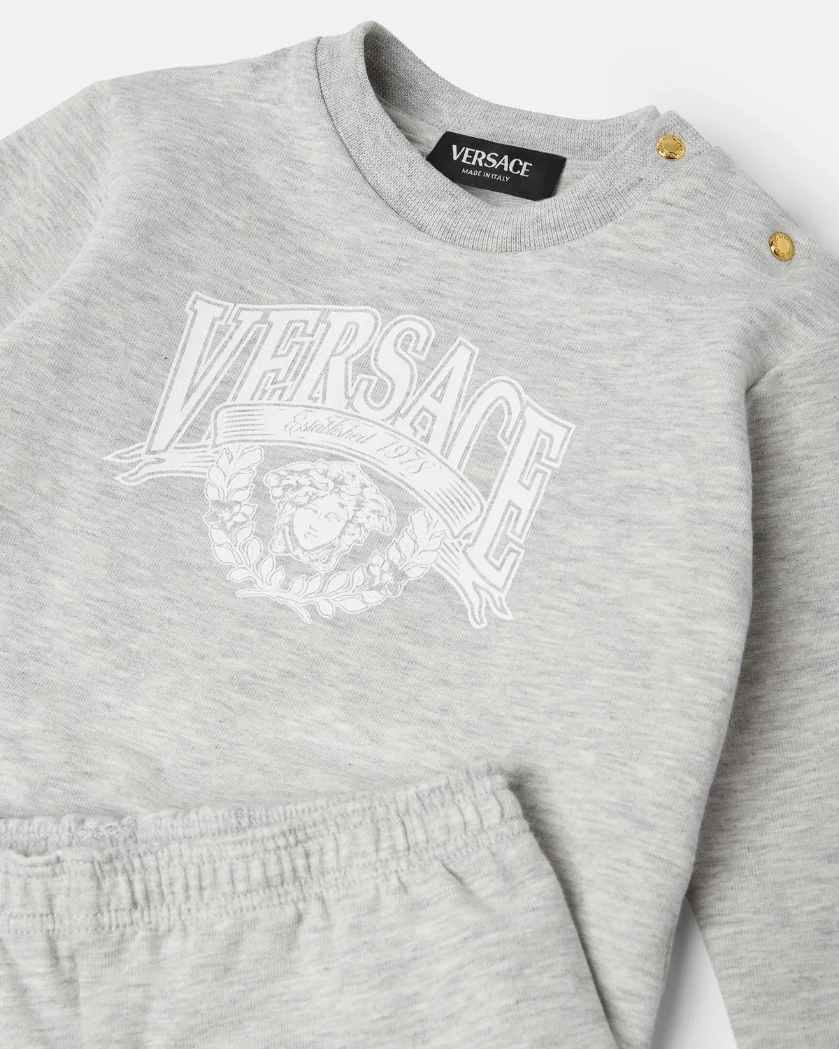 Детский комплект из хлопкового трикотажа с принтом VERSACE, серый — фото 4