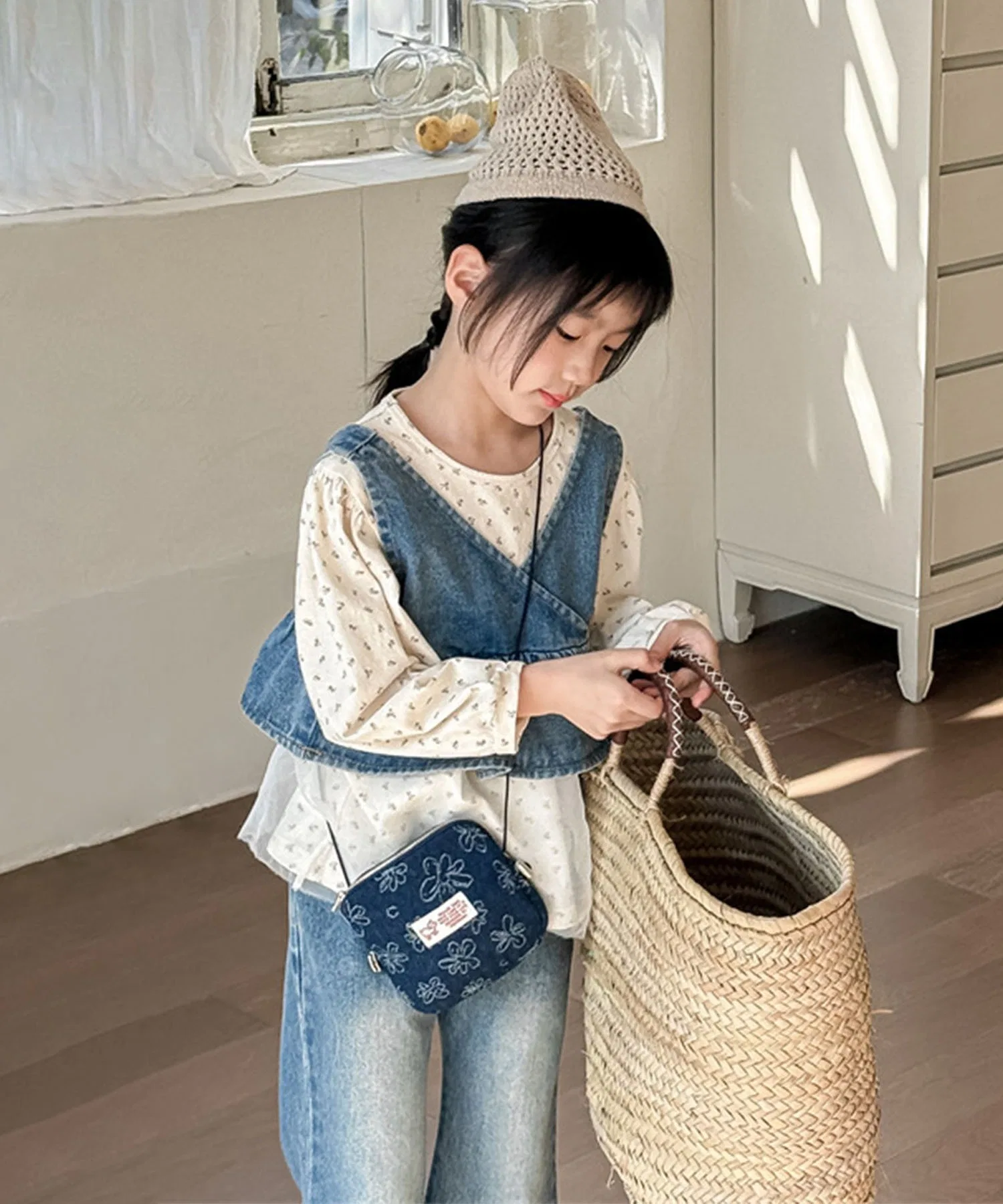【aimoha-KIDS-】Детский джинсовый бюстгальтер + брюки полурасклешенной формы (SS) — фото 4