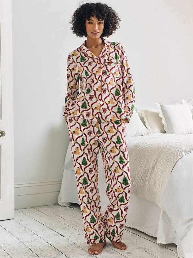 

Пижамный комплект с пуговицами и новогодней ёлкой и собачкой Chelsea Peers, Off White